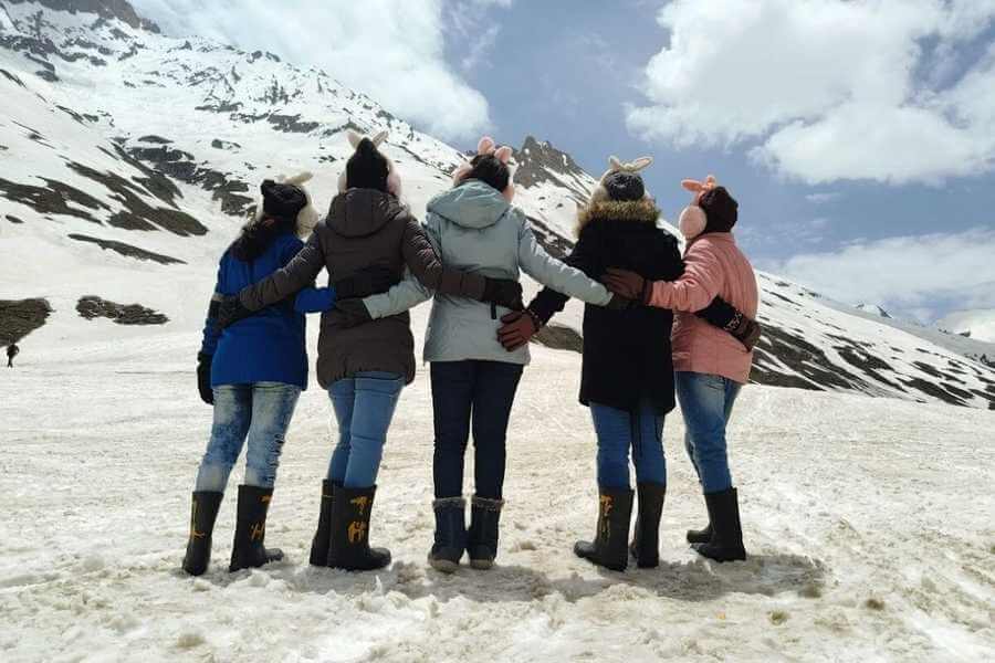 Winter holidays kashmir snowfall live