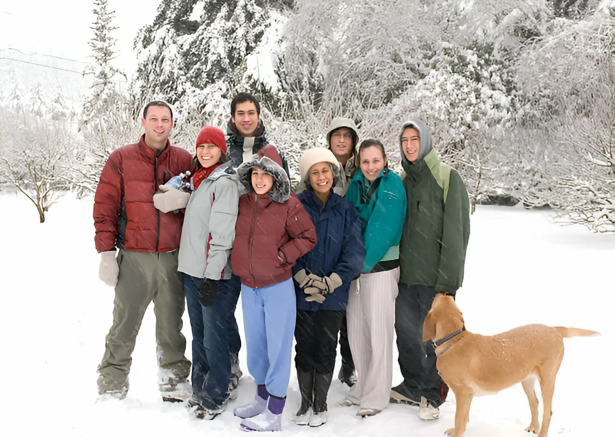 A family on Kashmir wintwer trip from Pune