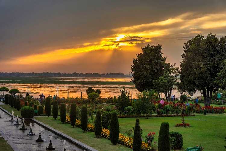 Kashmir in May: kashmir tour package