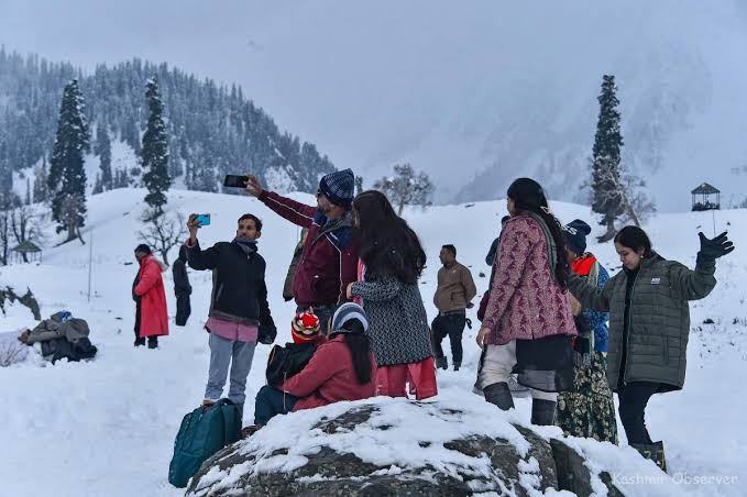 Snowfall in Kashmir January 2026: Weather Updates & Predictions