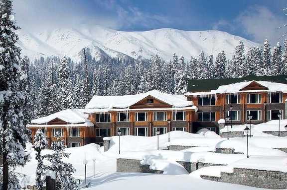 Snowfall in Kashmir February 2026: Weather Updates & Predictions